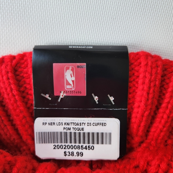 Red Cable Knit Pom-Pom Beanie with Logo New Era Toronto Raptors NWT - Picture 5 of 7